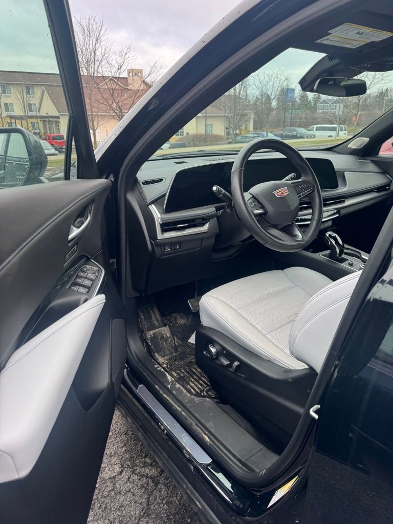 Used 2024 Cadillac XT4 Sport image 15