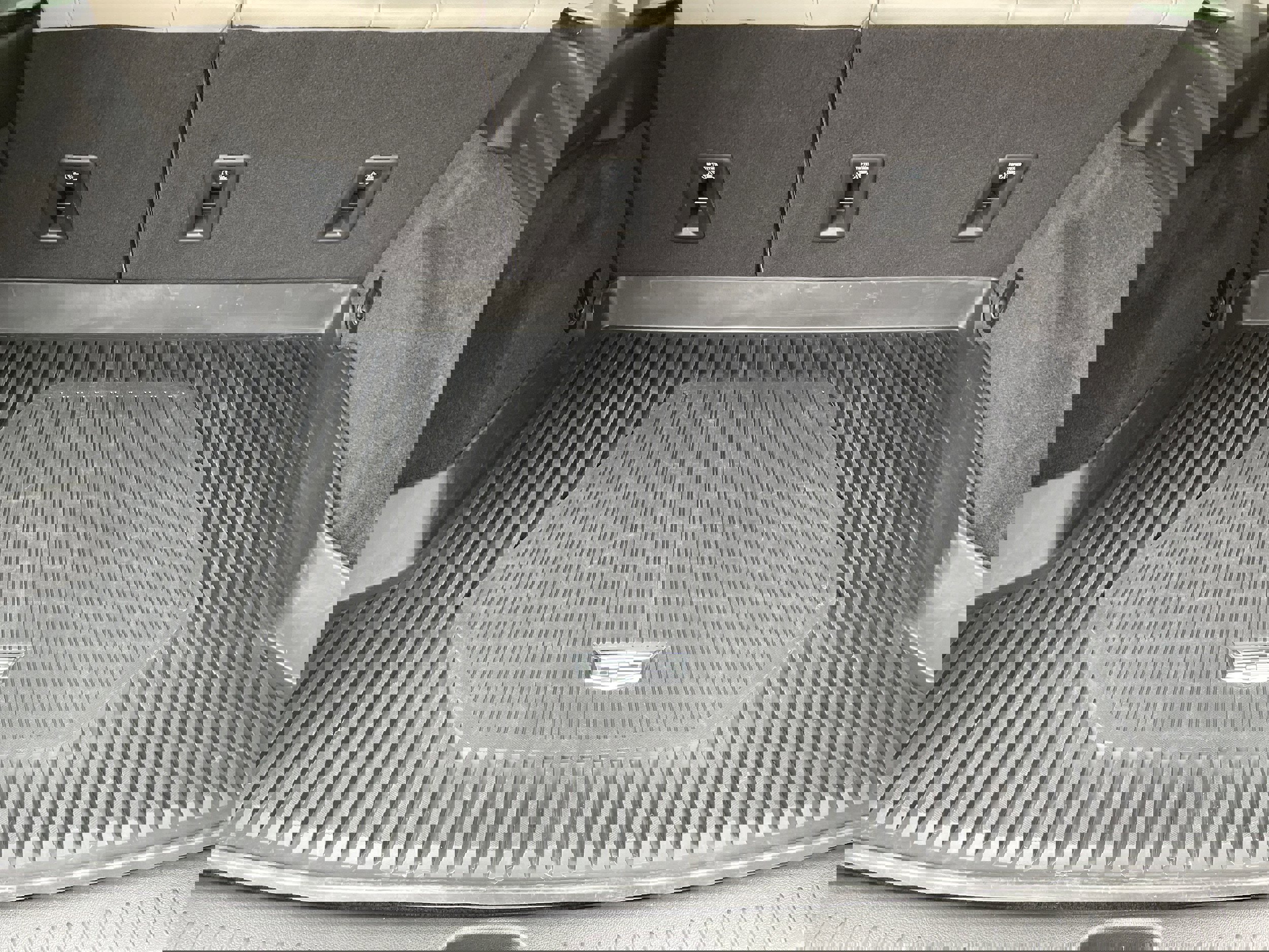 Used 2022 Cadillac XT4 Luxury w/ Cold Weather Package image 11