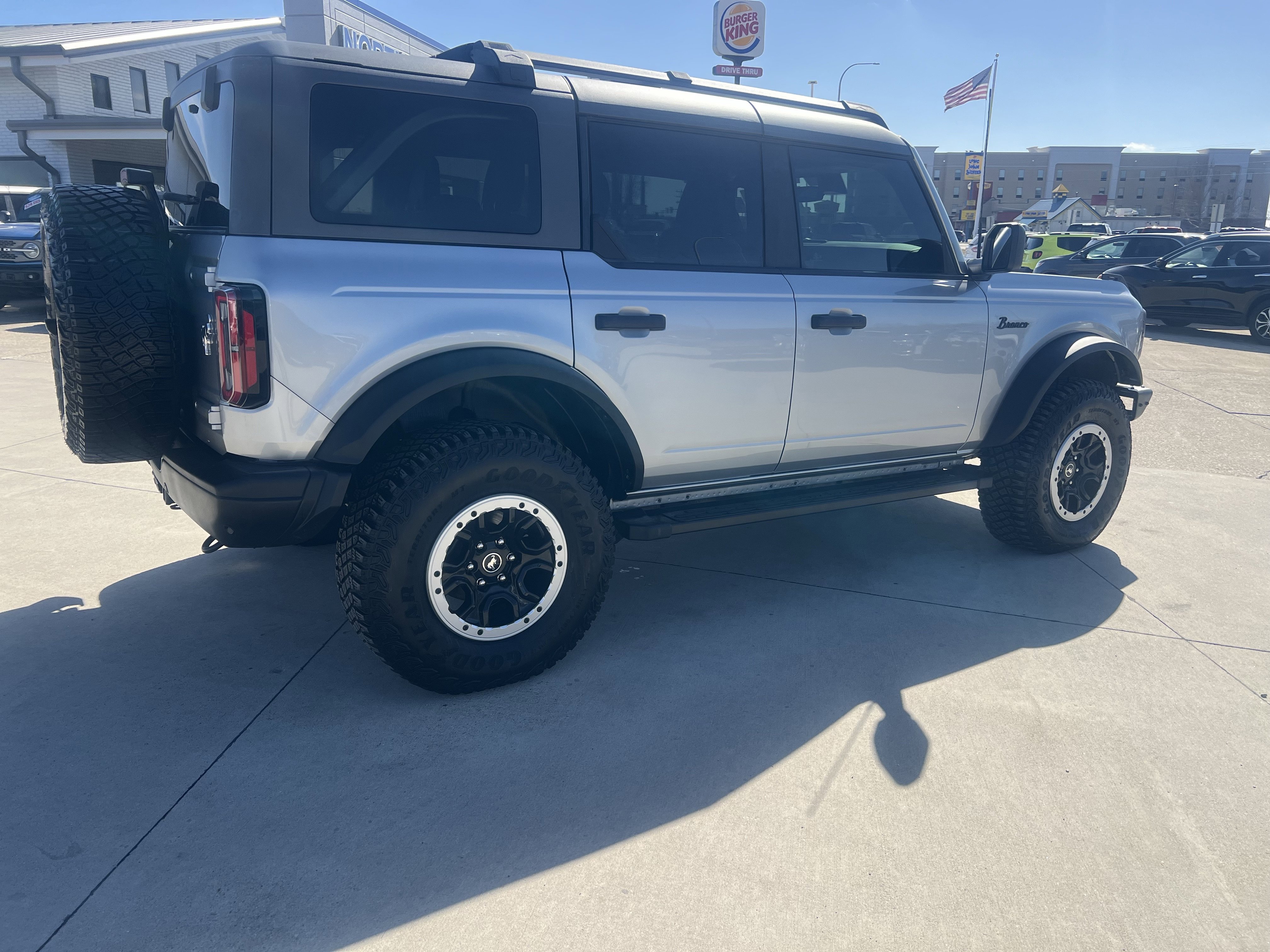 Used 2023 Ford Bronco Badlands w/ Sasquatch Package AWD/4WD image 5