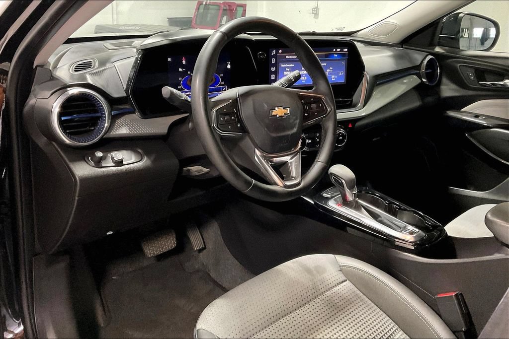 Used 2024 Chevrolet Trax LT w/ Driver Confidence Package FWD image 16