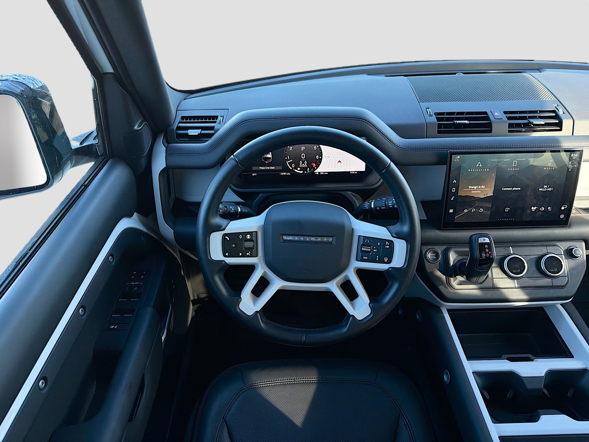 Used 2025 Land Rover Defender 130 S image 17