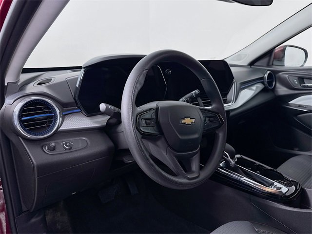 Used 2025 Chevrolet Trax LT image 9