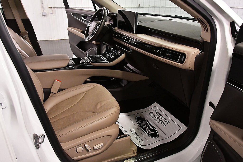 Used 2022 Lincoln Nautilus Reserve image 26