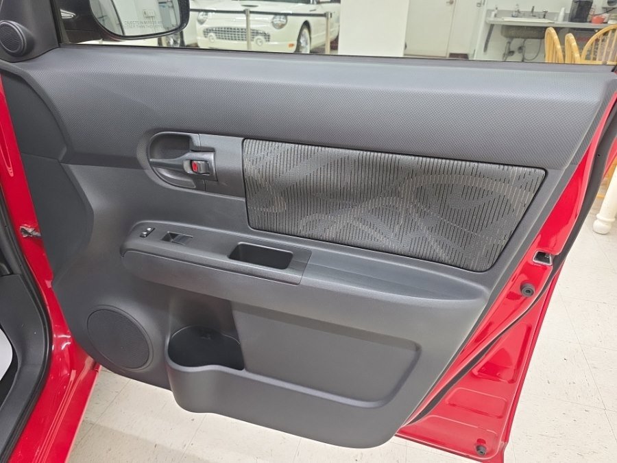 Used 2015 Scion xB FWD image 11