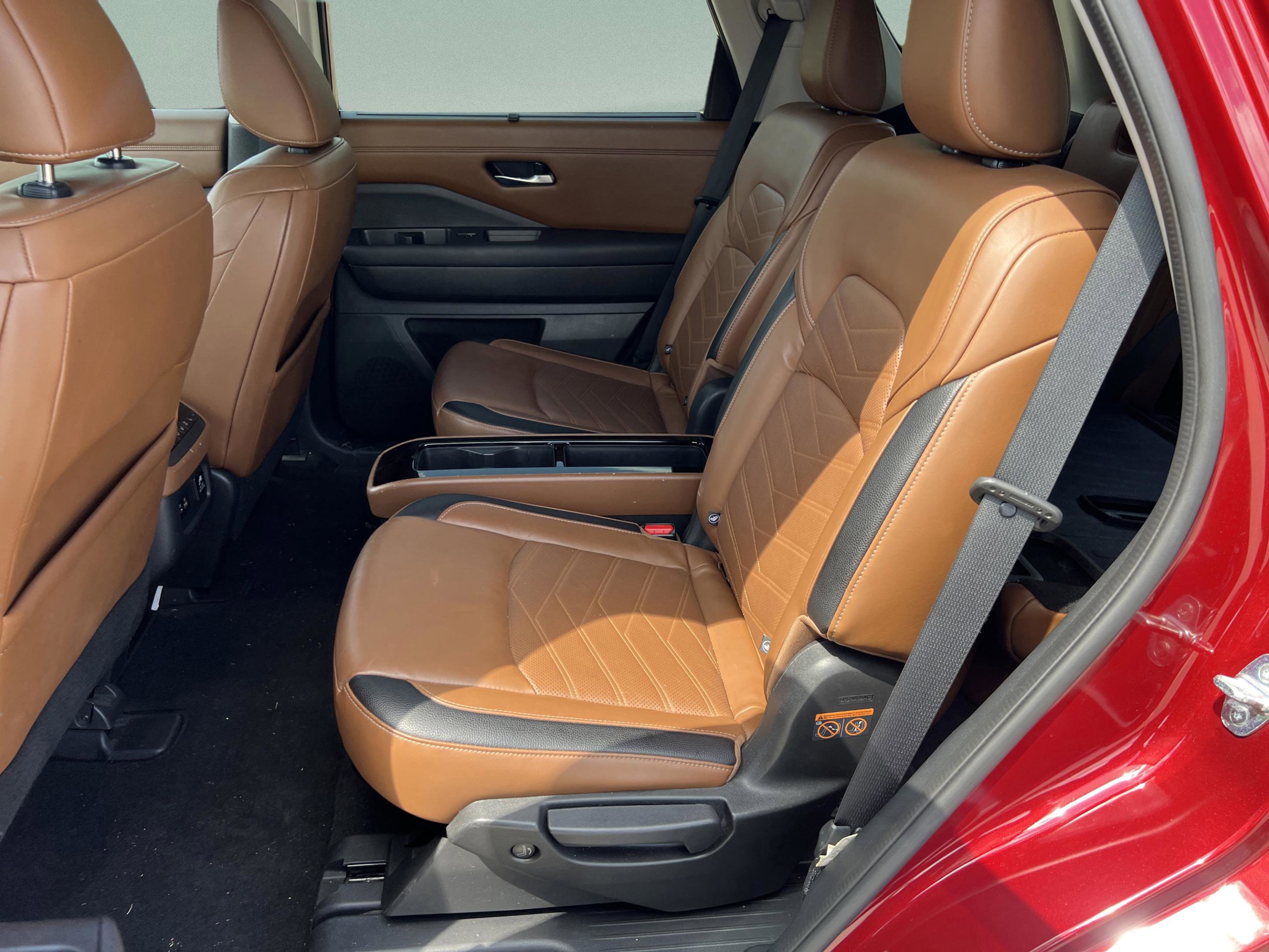 Used 2022 Nissan Pathfinder Platinum w/ Cargo Package FWD image 26