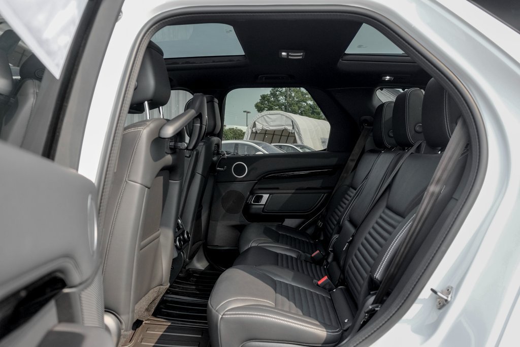 Used 2025 Land Rover Discovery S AWD/4WD image 15