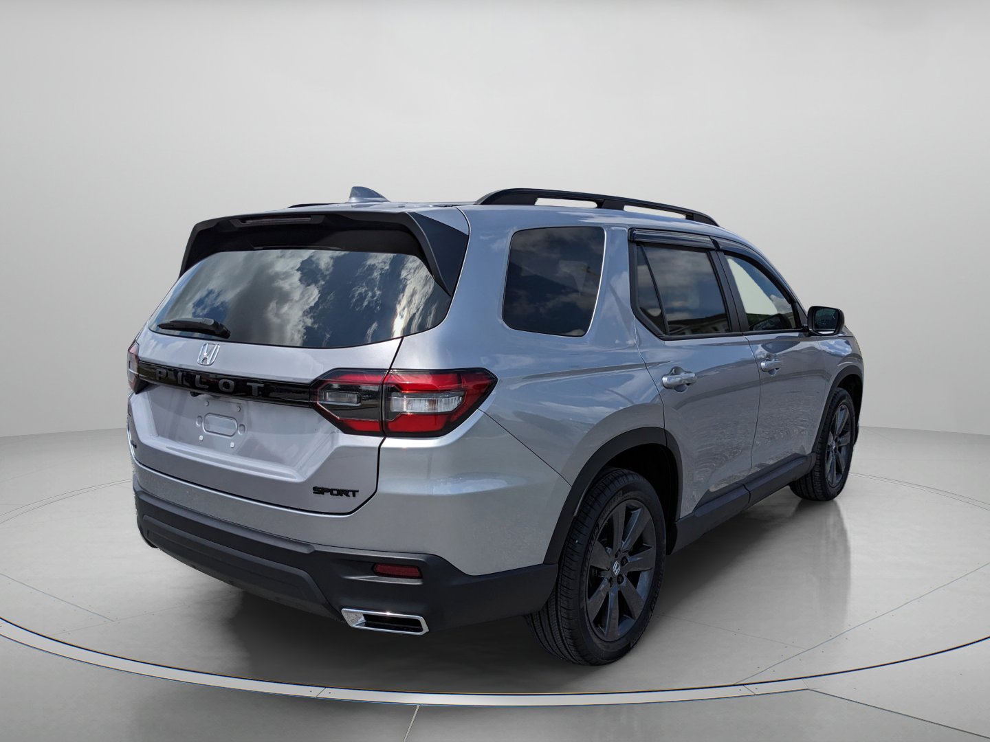 Used 2025 Honda Pilot Sport image 8