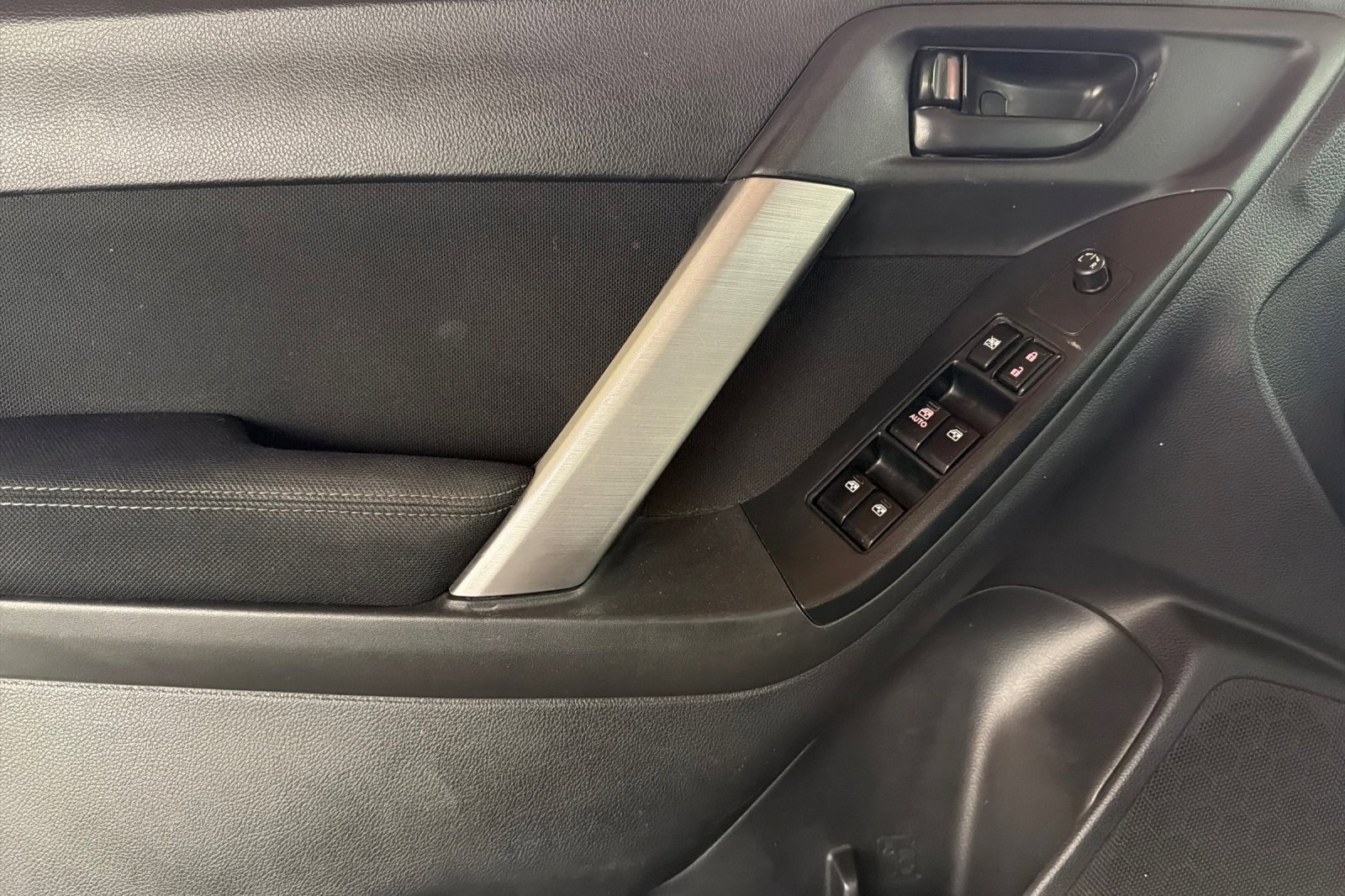 Used 2015 Subaru Forester 2.5i image 12