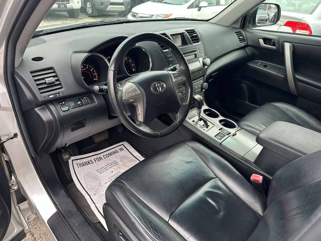 Used 2010 Toyota Highlander SE image 11