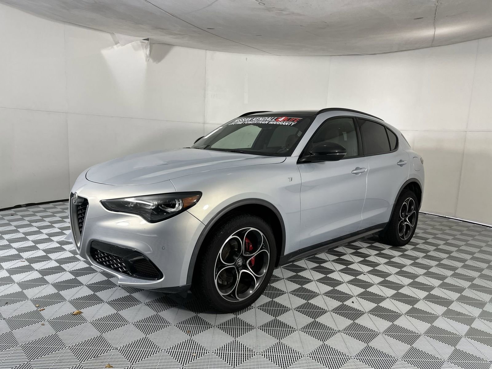 Used 2024 Alfa Romeo Stelvio Ti AWD/4WD image 4