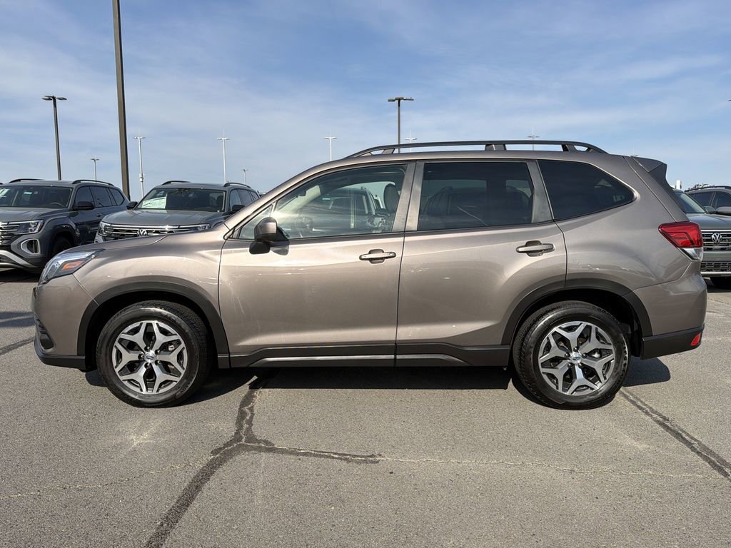 Used 2022 Subaru Forester Premium image 2