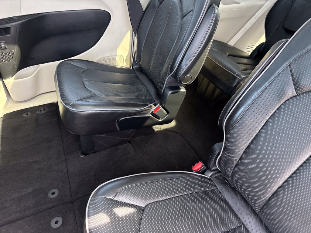 Used 2018 Chrysler Pacifica Limited FWD image 26