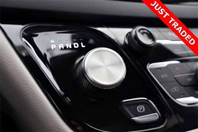 Used 2024 Chrysler Pacifica Touring-L image 39