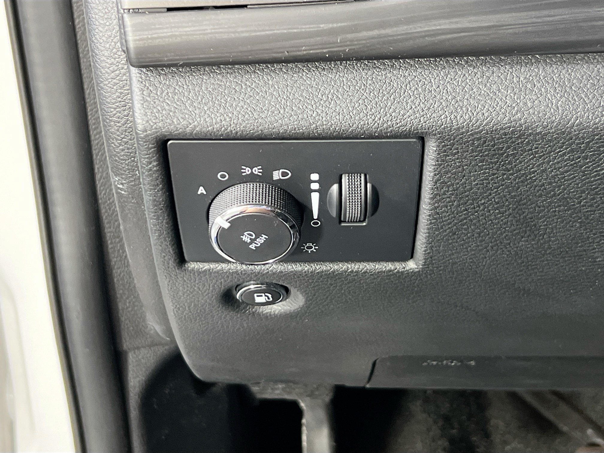 Used 2022 Jeep Grand Cherokee Laredo X AWD/4WD image 10