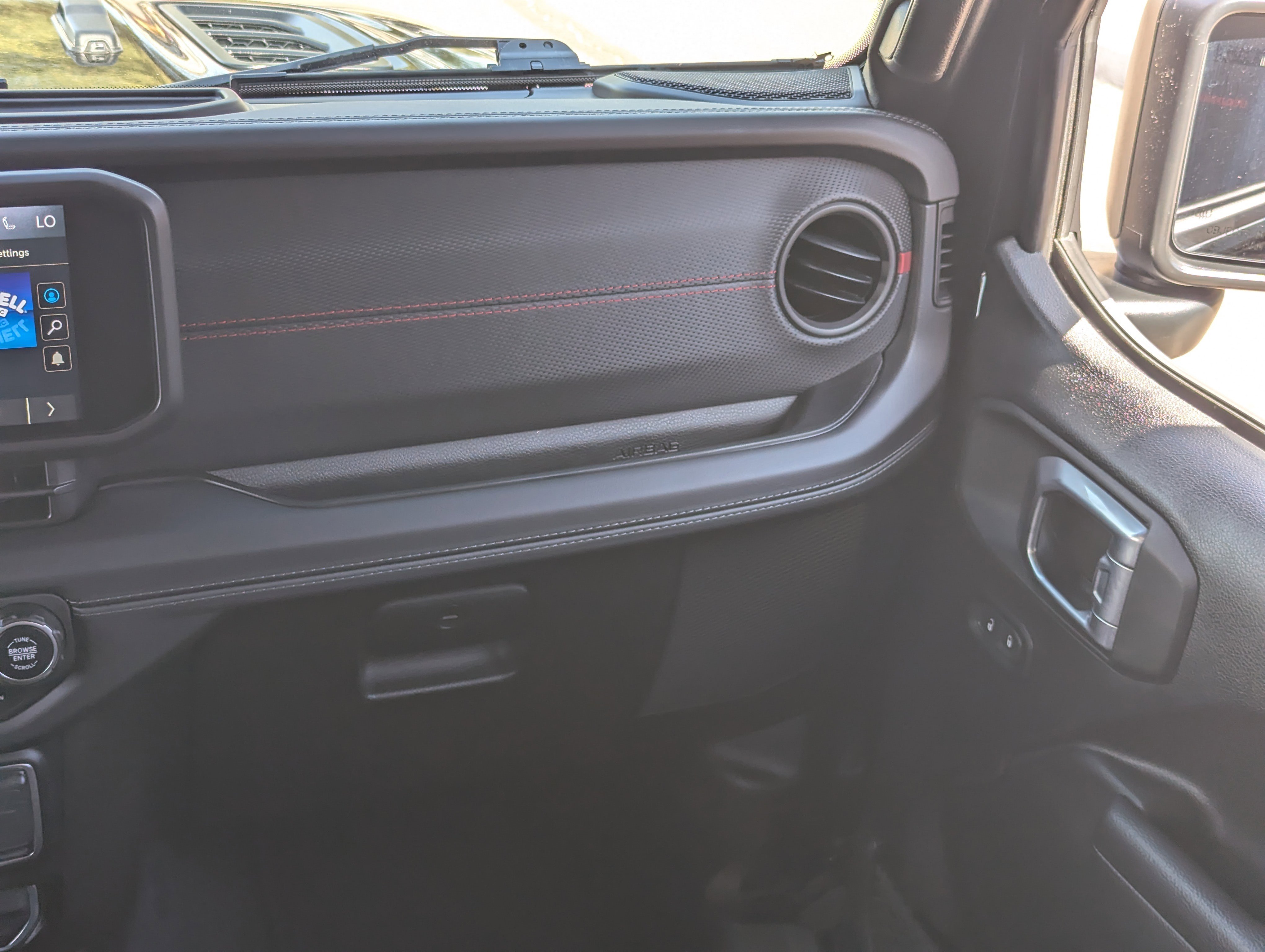 Used 2024 Jeep Gladiator Rubicon w/ Convenience Group image 16