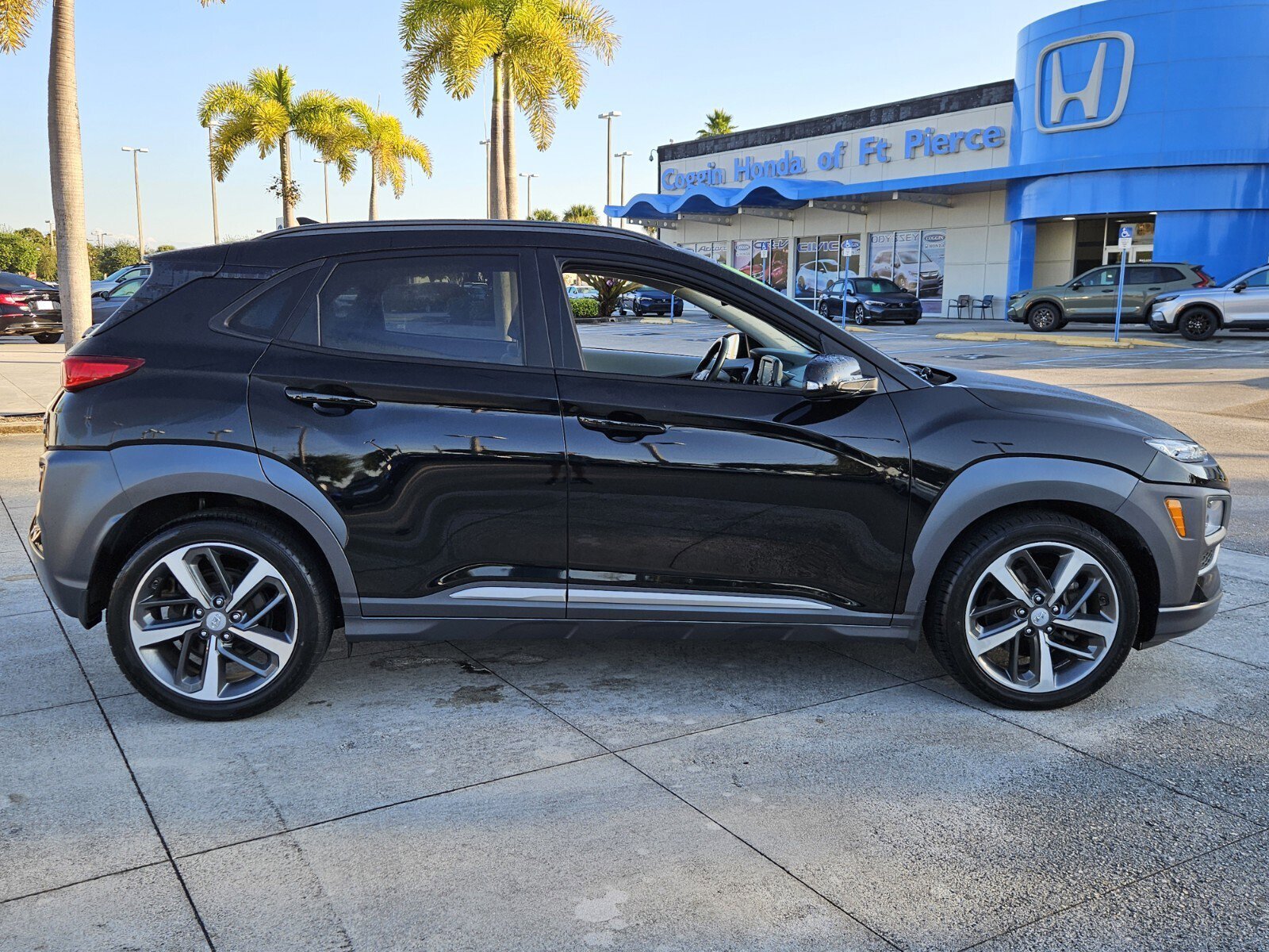 Used 2021 Hyundai Kona Limited w/ Cargo Package image 3