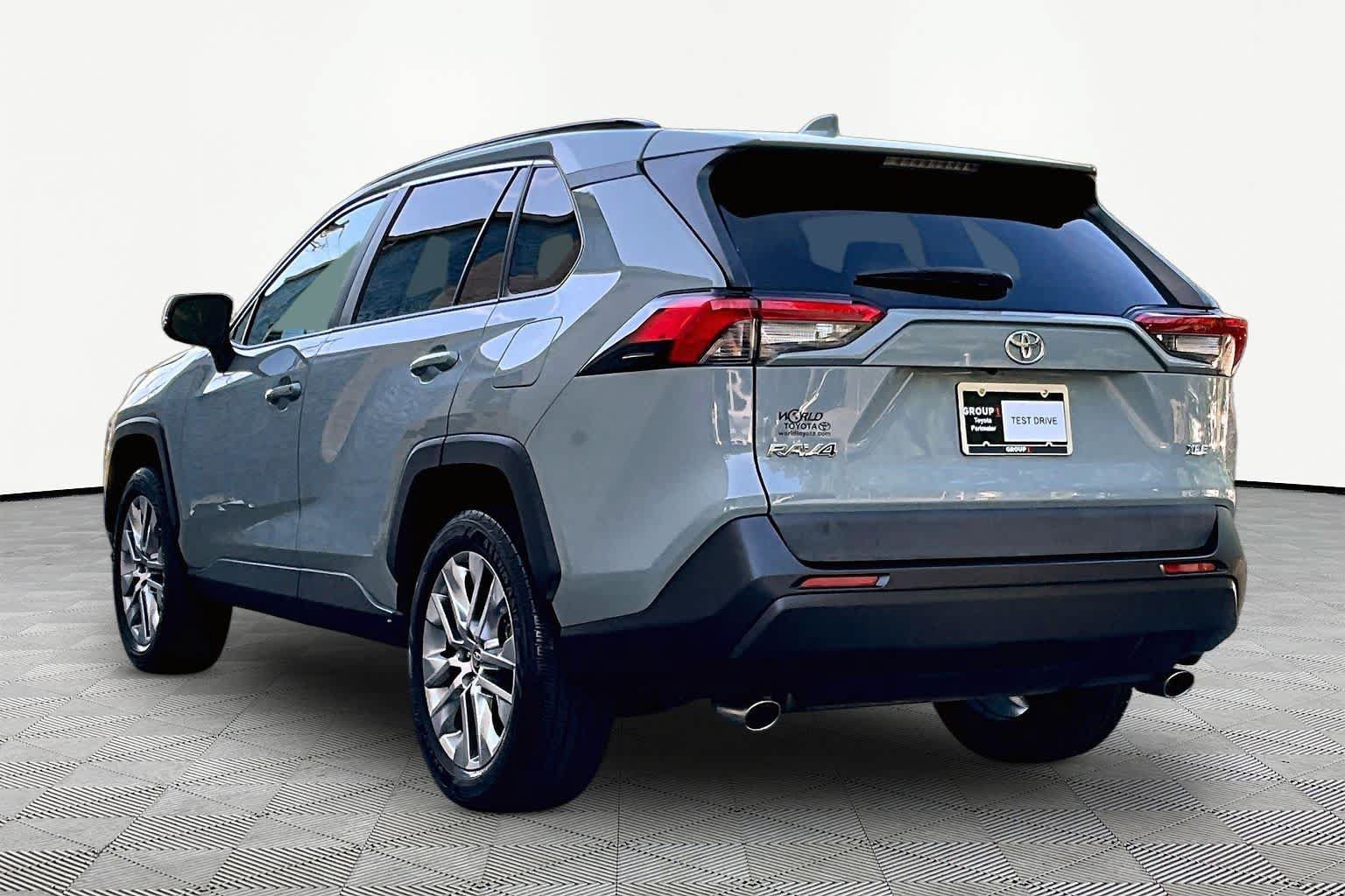 Used 2021 Toyota RAV4 XLE Premium FWD image 12