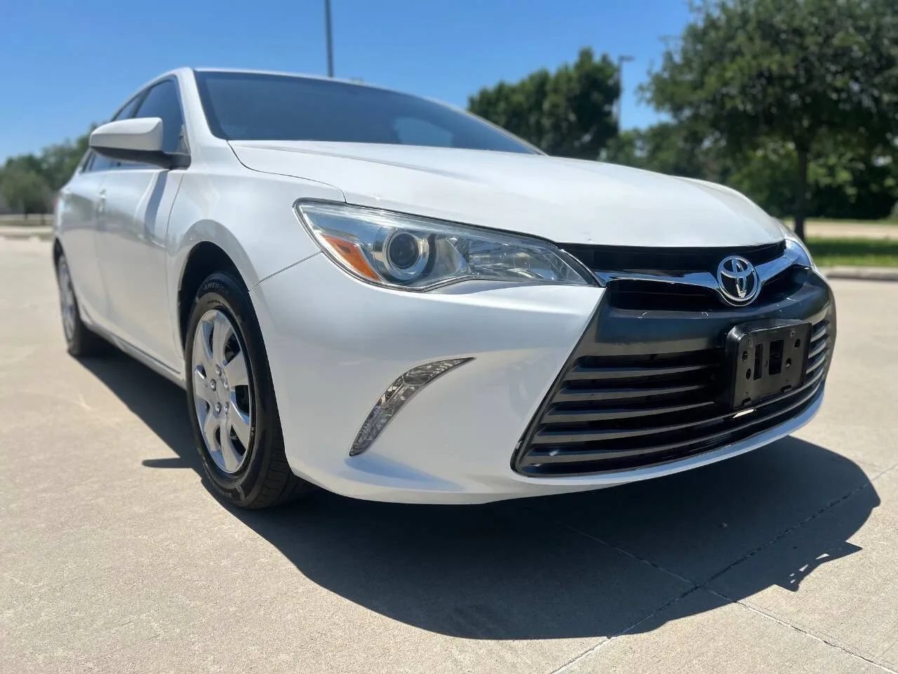 Used 2016 Toyota Camry LE FWD image 4