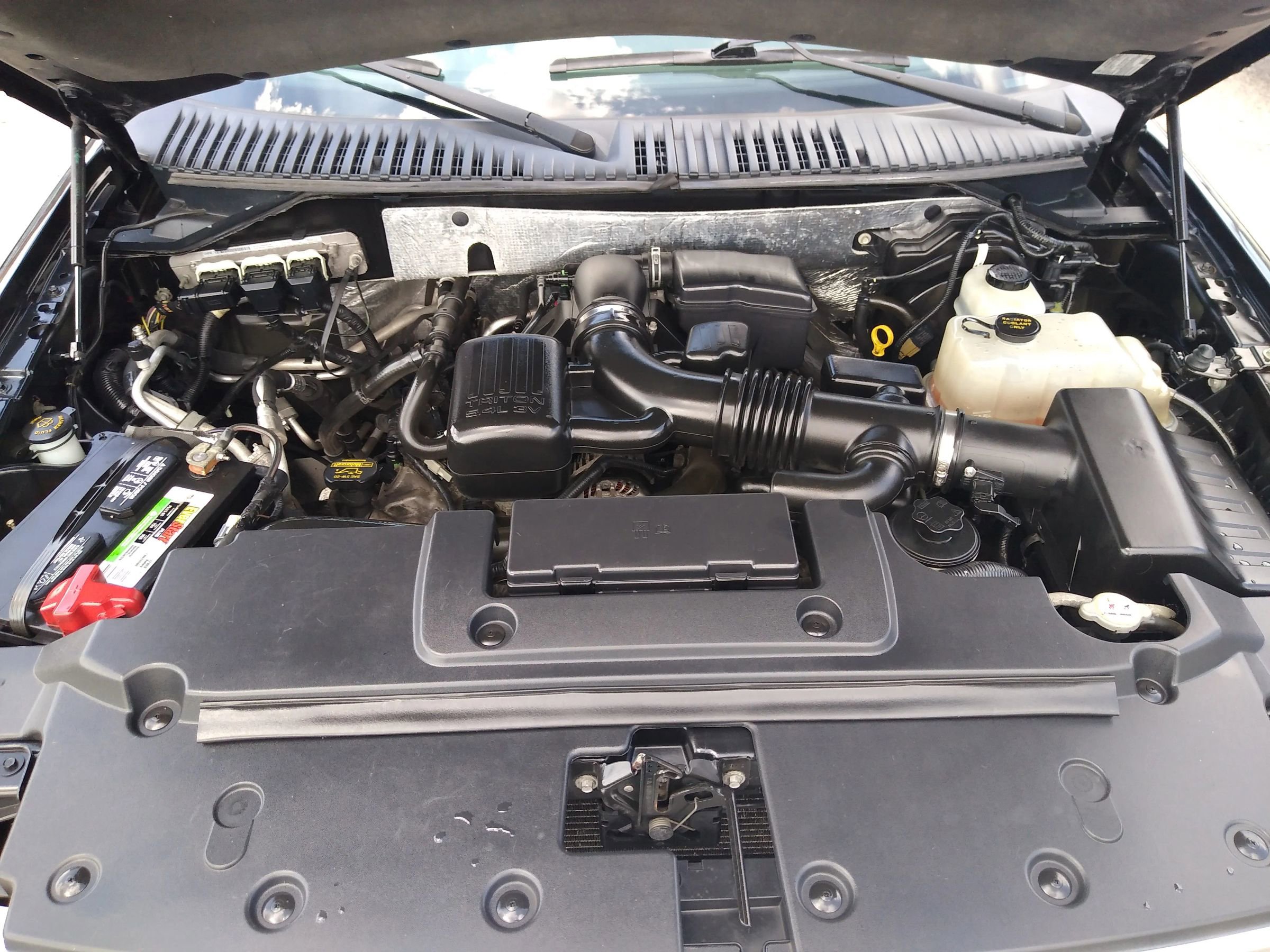 Used 2011 Ford Expedition Limited image 23