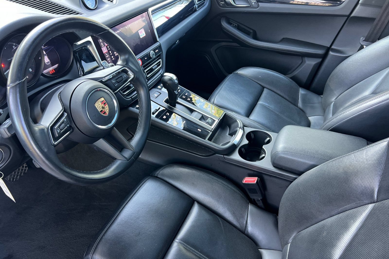 Used 2024 Porsche Macan AWD/4WD image 10