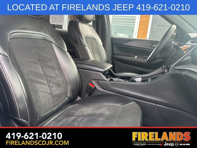 Used 2023 Jeep Grand Cherokee L Laredo image 17