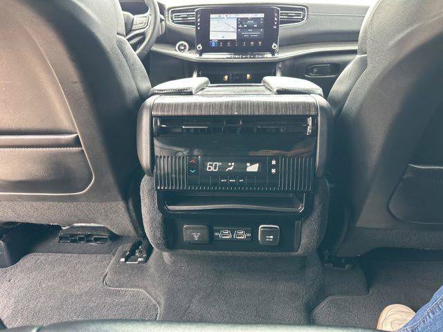 Certified 2024 Jeep Wagoneer Series II w/ Flexible Seating Group RWD image 34