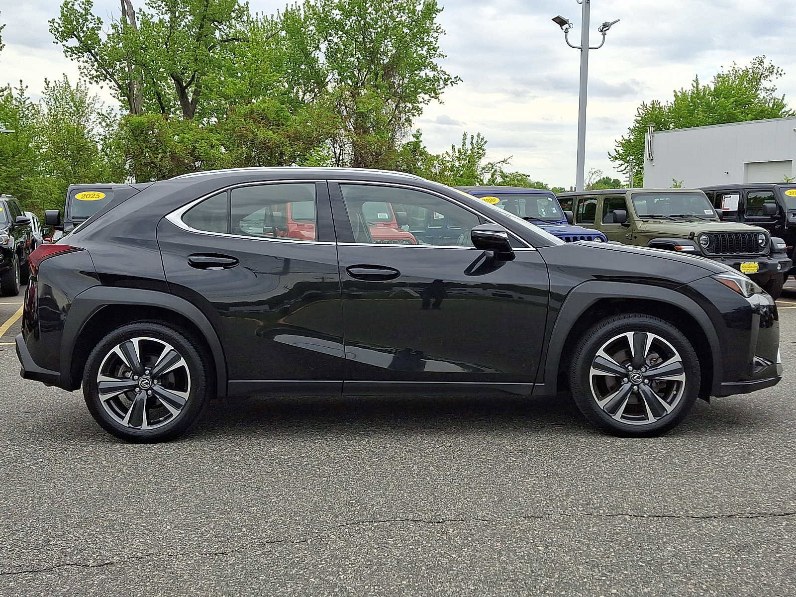 Used 2023 Lexus UX 250h AWD w/ Accessory Package (Z2) image 7