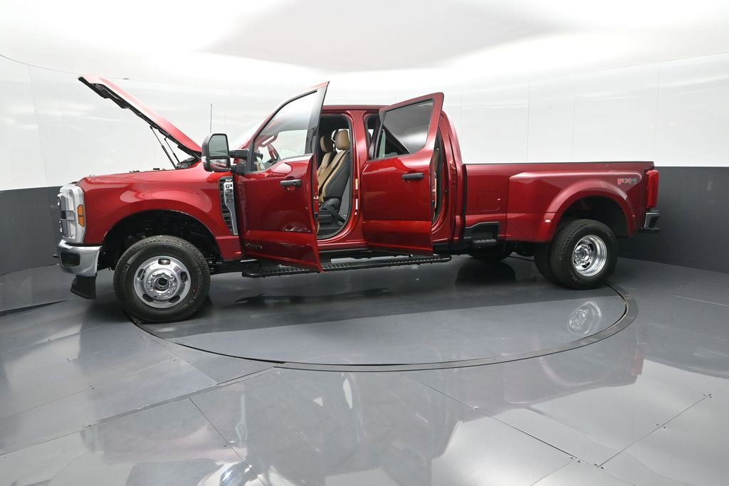 New 2025 Ford F350 XLT w/ FX4 Off-Road Package image 30