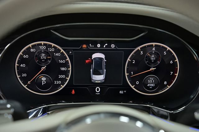 Used 2024 Bentley Flying Spur V8 image 55