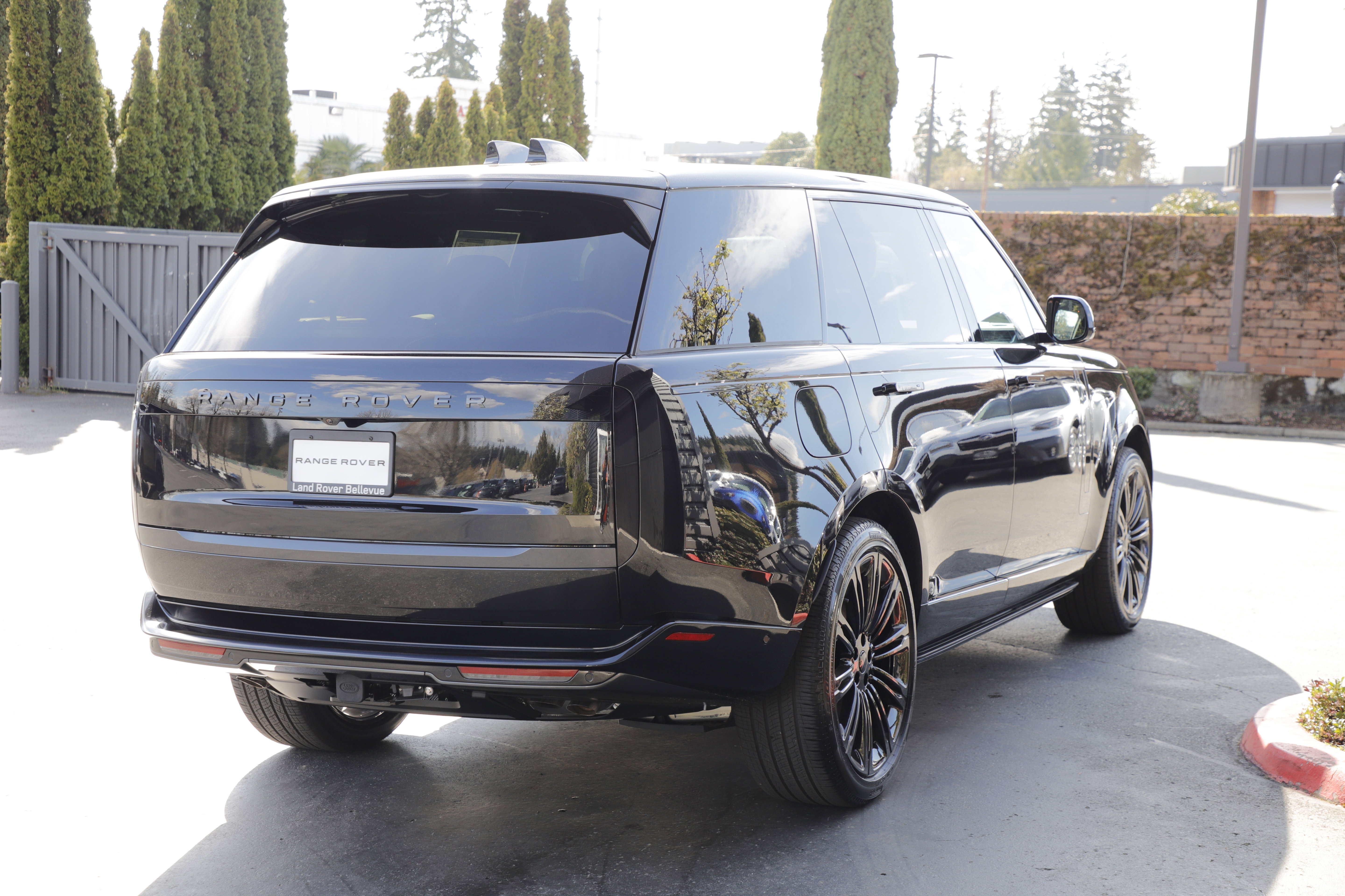 New 2026 Land Rover Range Rover Long Wheelbase SE AWD/4WD image 10