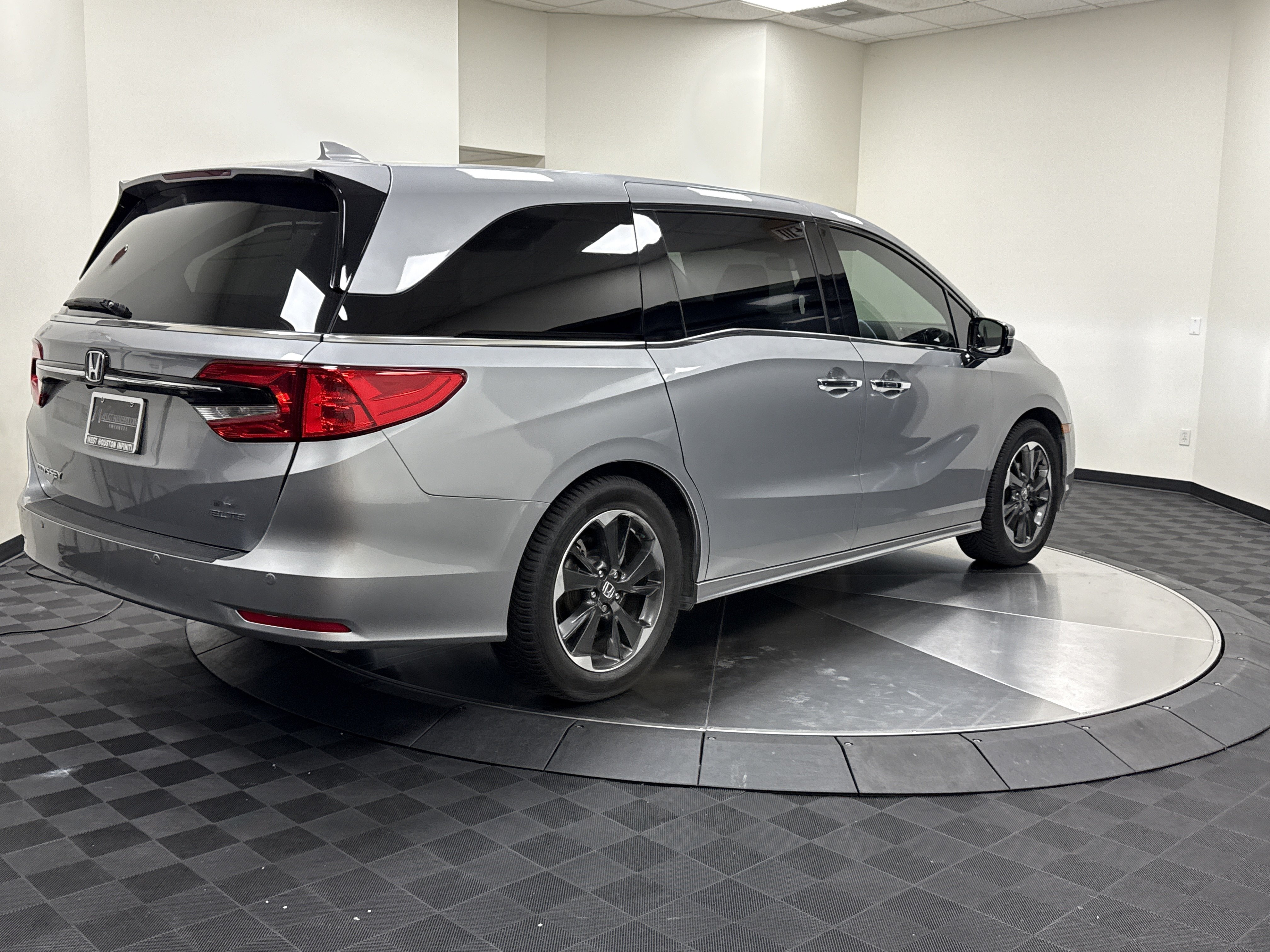 Used 2024 Honda Odyssey Elite image 6