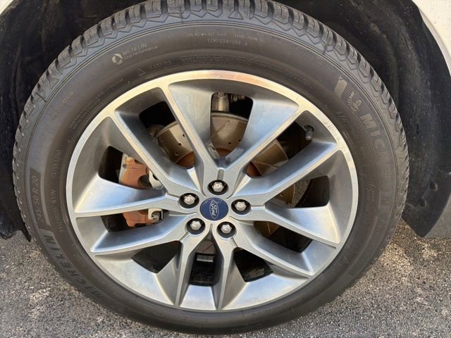 Used 2018 Ford Edge Titanium w/ Equipment Group 302A AWD/4WD image 11