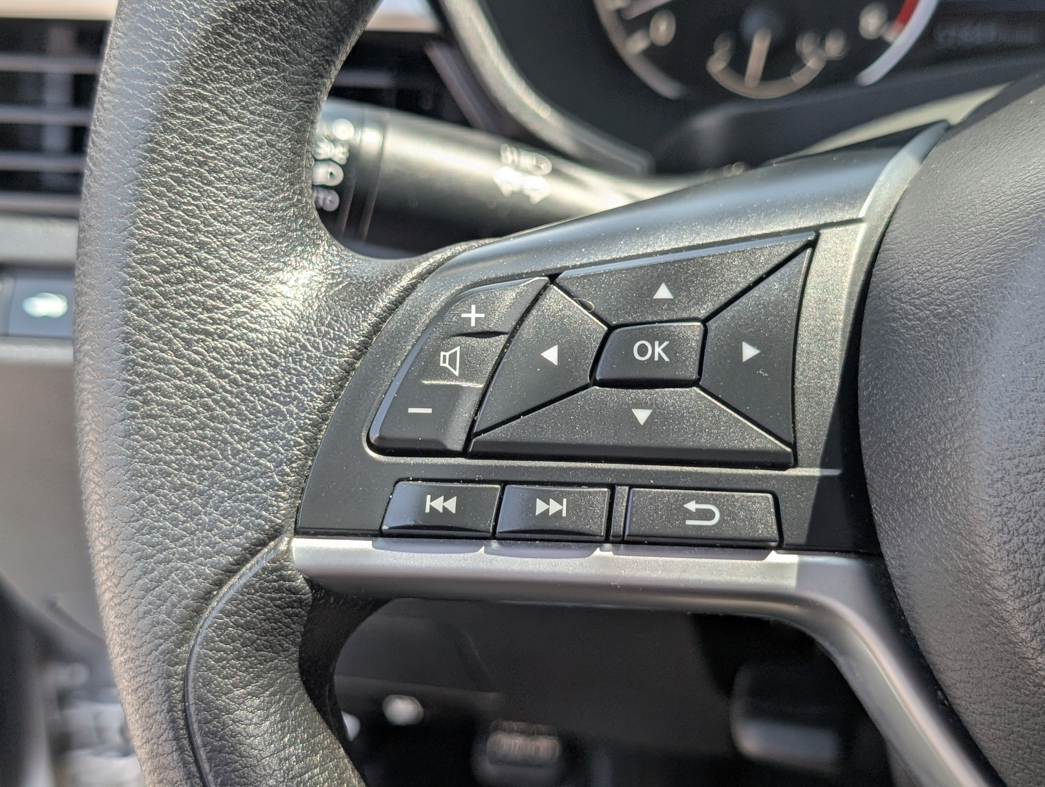 Used 2024 Nissan Altima 2.5 SV FWD image 21