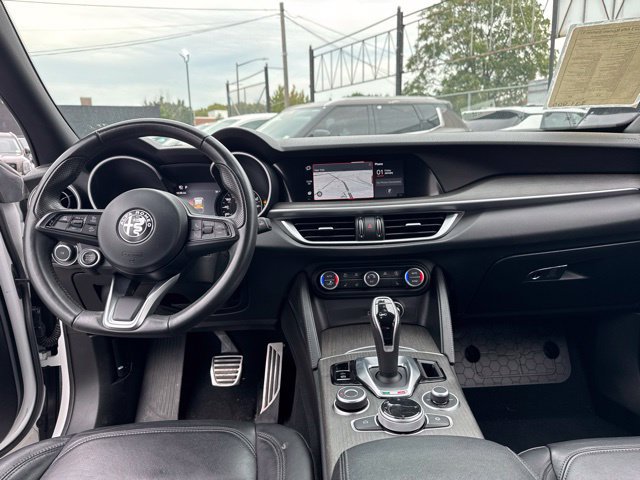 Used 2023 Alfa Romeo Stelvio Ti AWD/4WD image 24