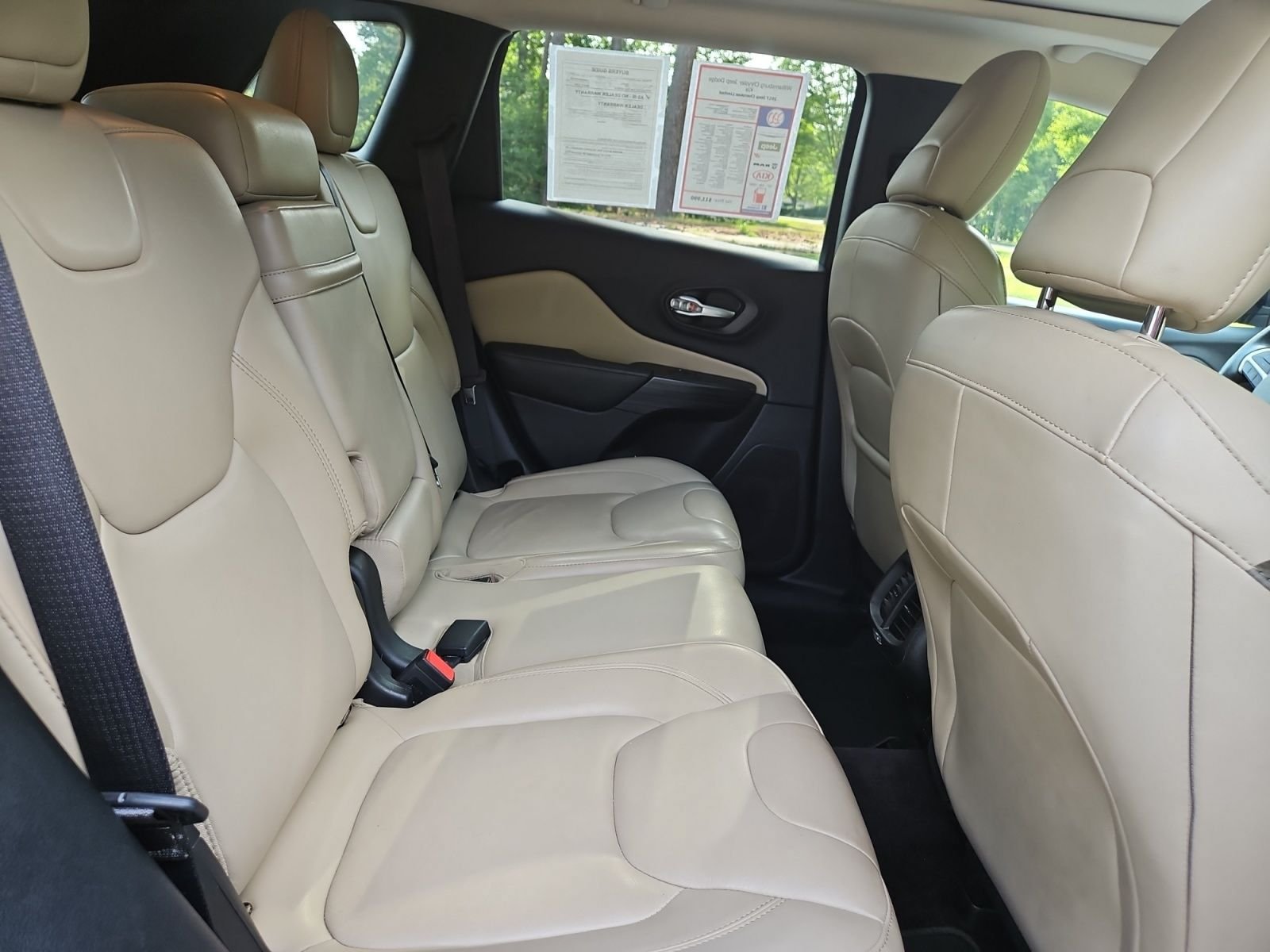 Used 2017 Jeep Cherokee Limited AWD/4WD image 17