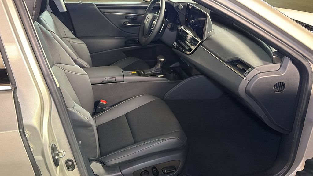 Used 2025 Lexus ES 300h w/ Premium Package image 10