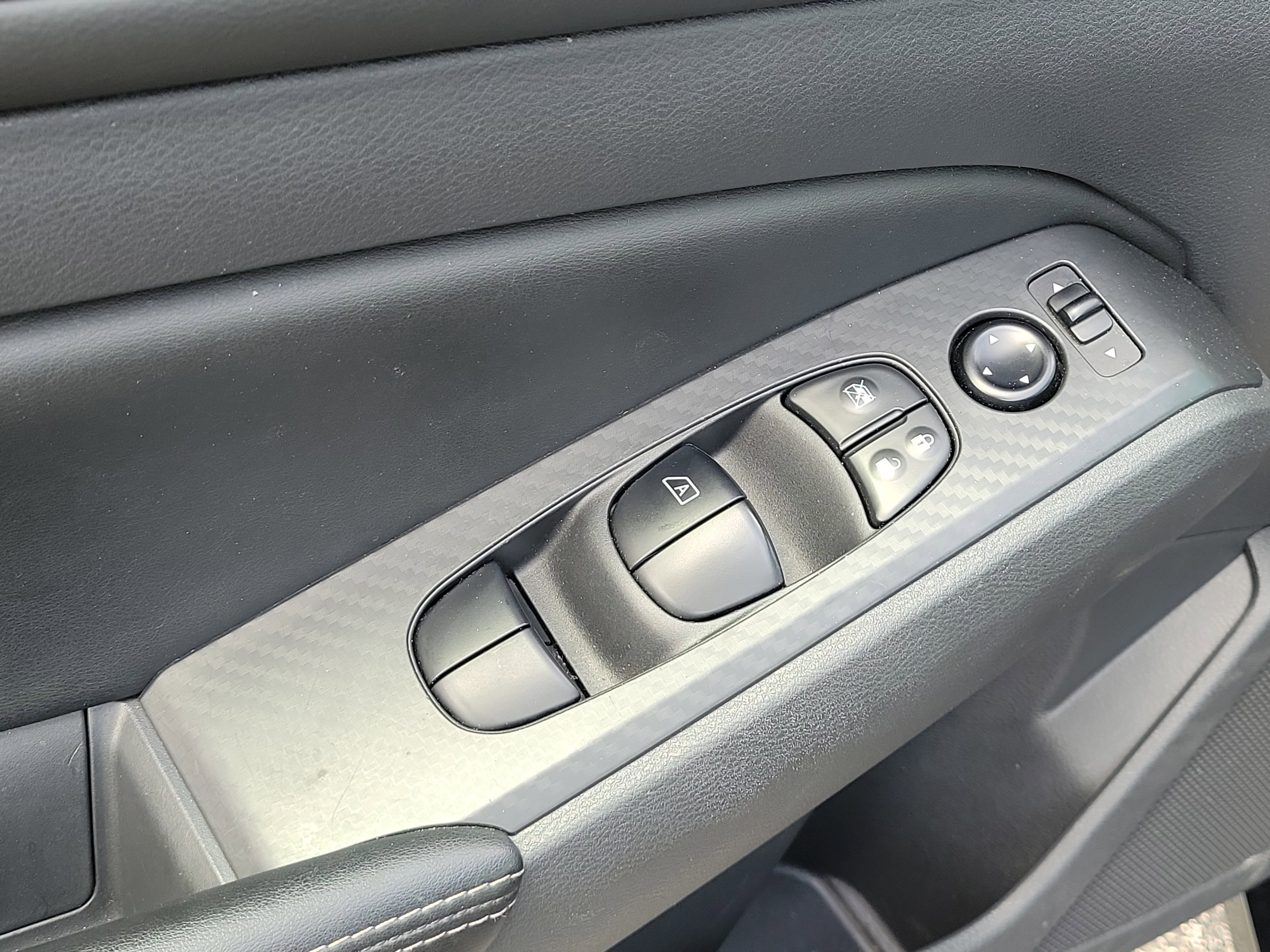 Used 2025 Nissan Altima 2.5 SV FWD image 14