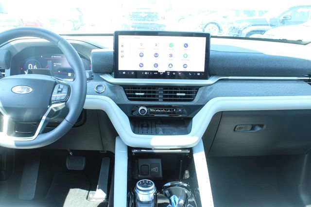 Used 2025 Ford Explorer Platinum w/ Ultimate Package AWD/4WD image 18