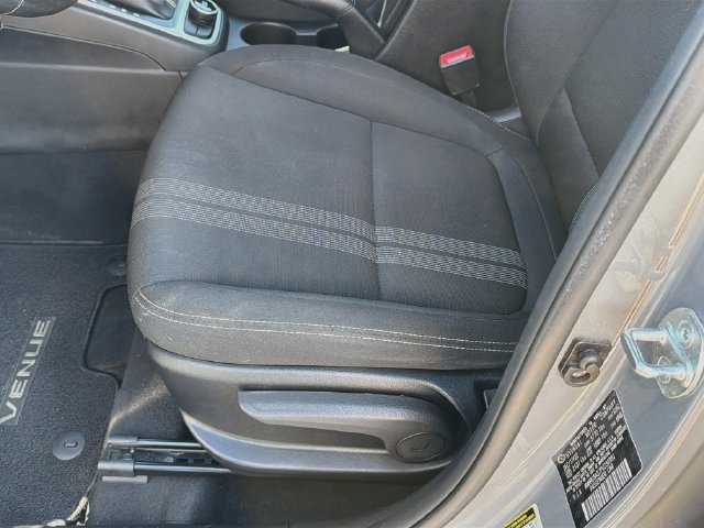 Used 2023 Hyundai Venue SEL FWD image 19