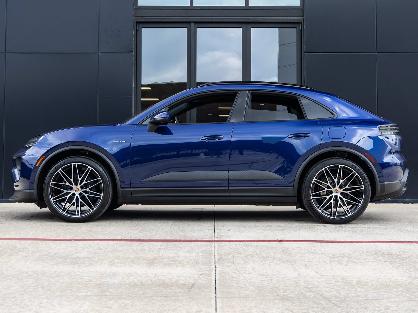 New 2026 Porsche Macan 4 Electric AWD/4WD image 2