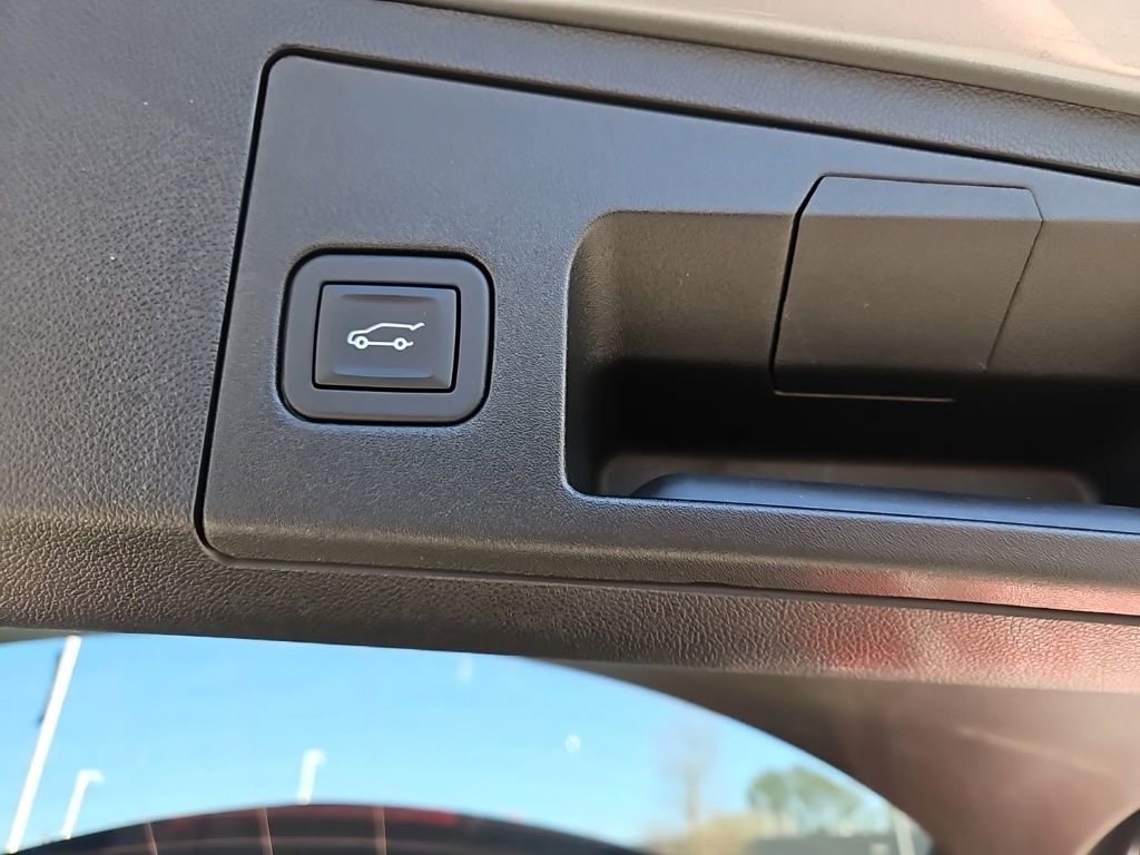 Used 2025 Cadillac XT4 Premium Luxury image 30