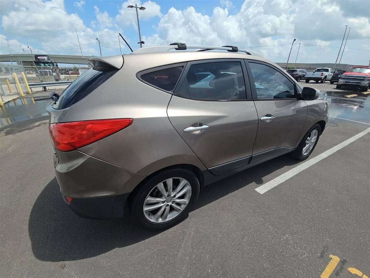 Used 2013 Hyundai Tucson Limited FWD image 3