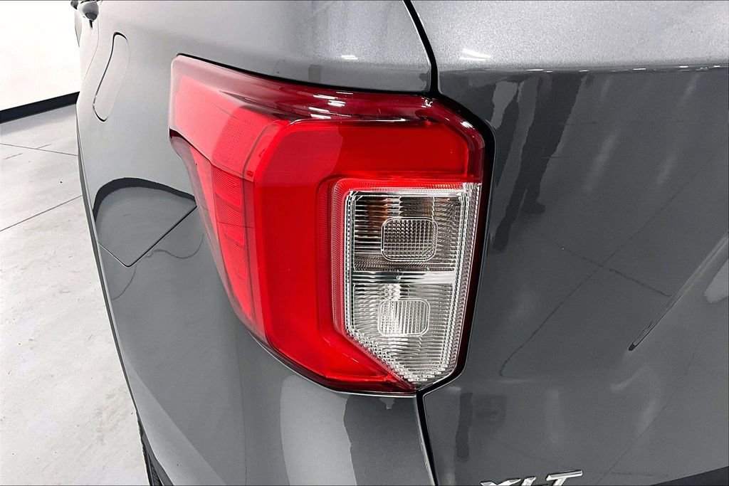 Used 2022 Ford Explorer XLT RWD image 32