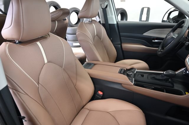 Certified 2026 Toyota Grand Highlander AWD image 9
