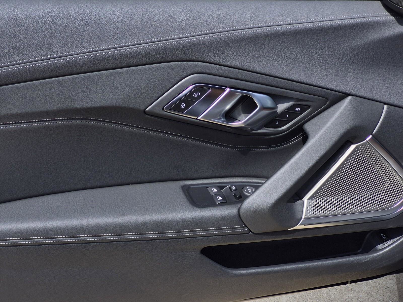 Certified 2025 BMW Z4 M40i w/ Edition RWD image 16