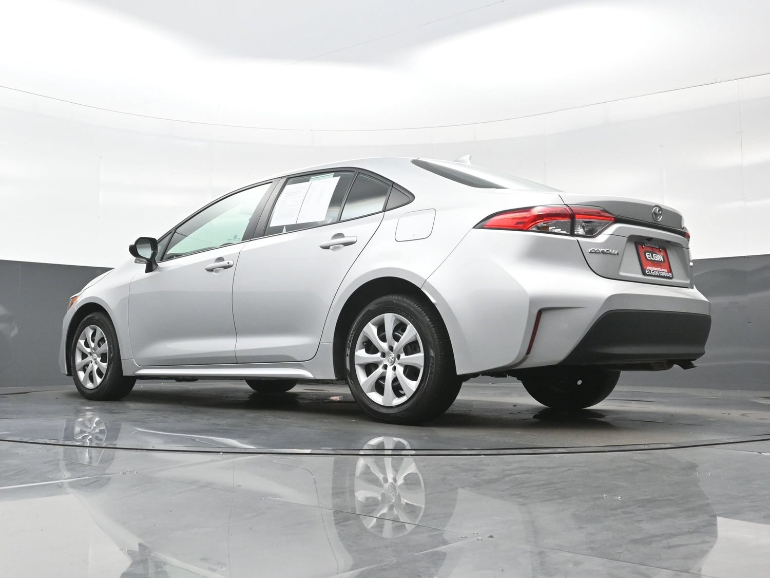 Used 2024 Toyota Corolla LE FWD image 27