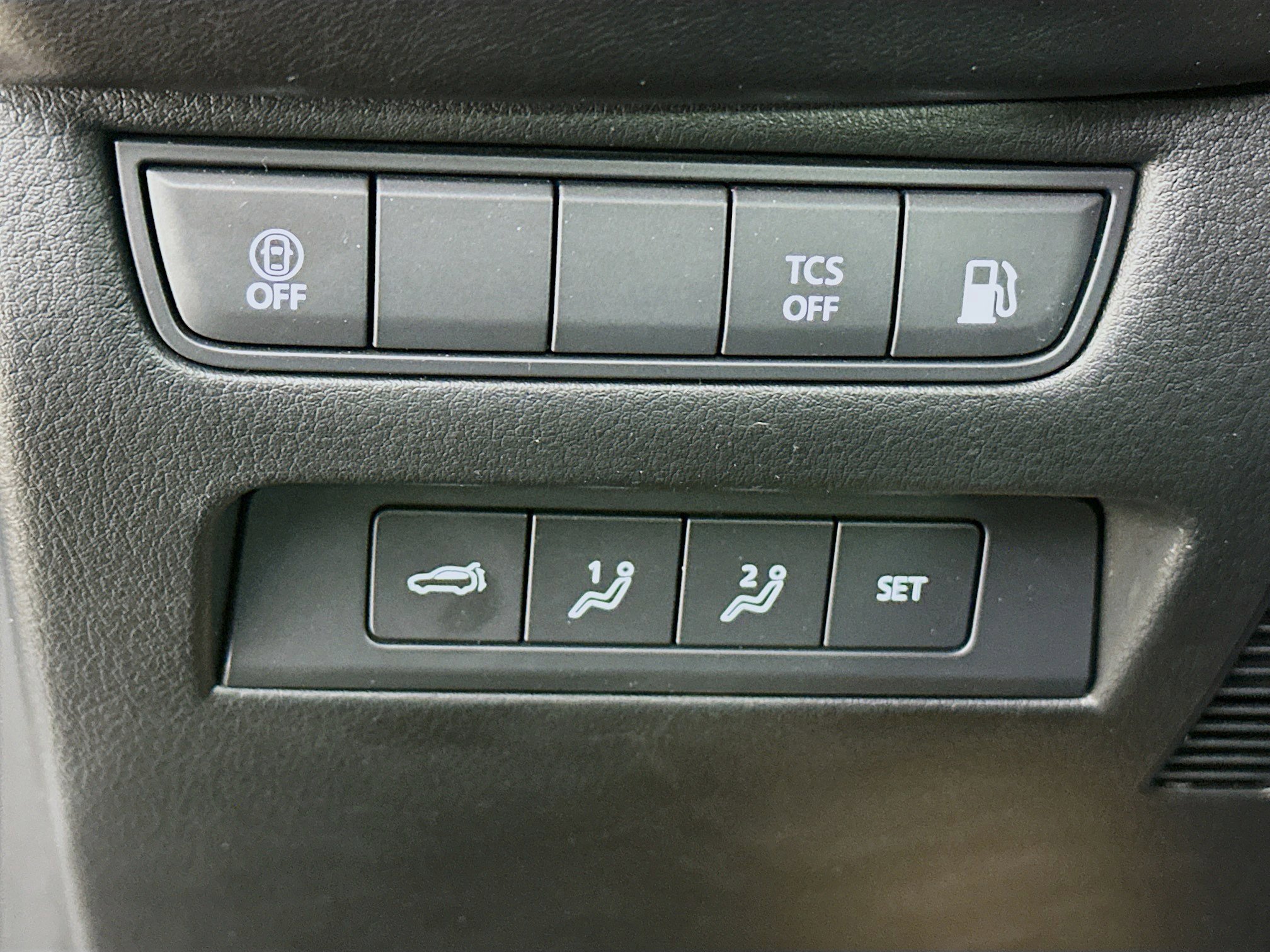 Used 2025 MAZDA CX-50 AWD 2.5 Hybrid w/ Premium Pkg image 17