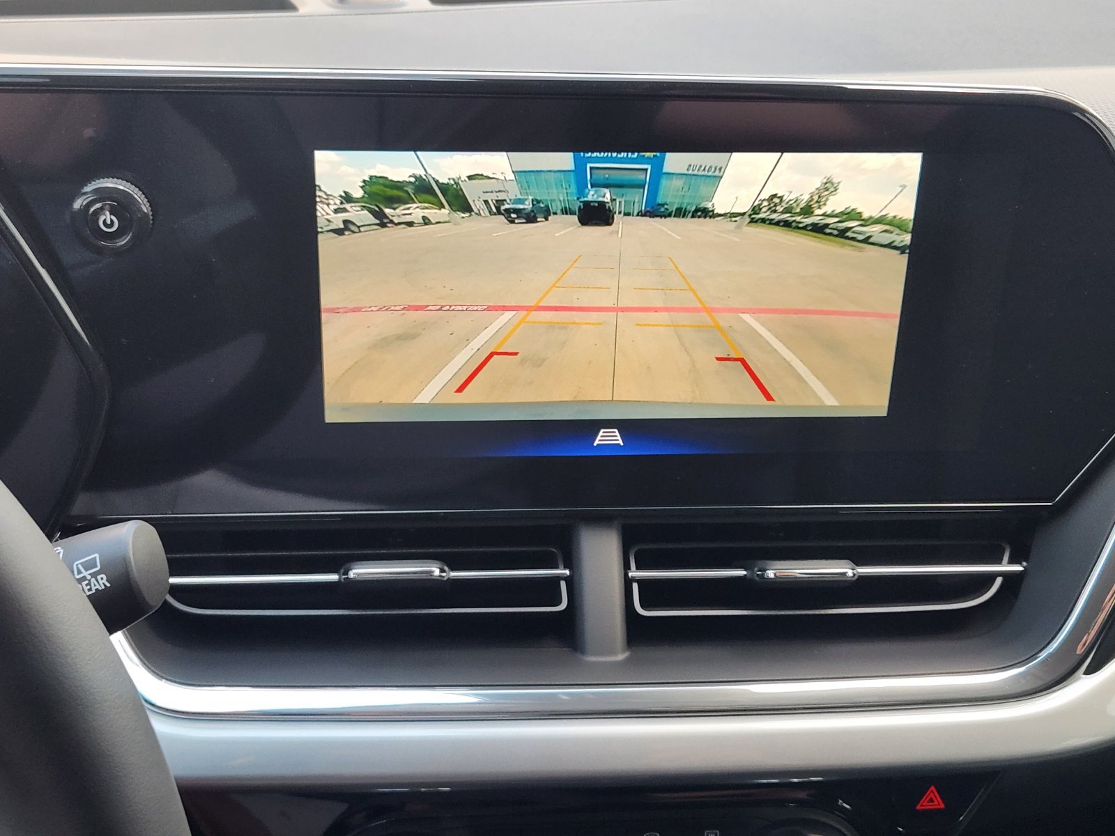 New 2026 Chevrolet Trax LT w/ LT Convenience Package FWD image 17