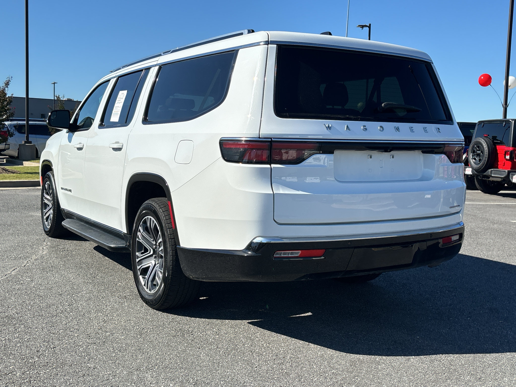 Used 2024 Jeep Wagoneer L Series II RWD image 7