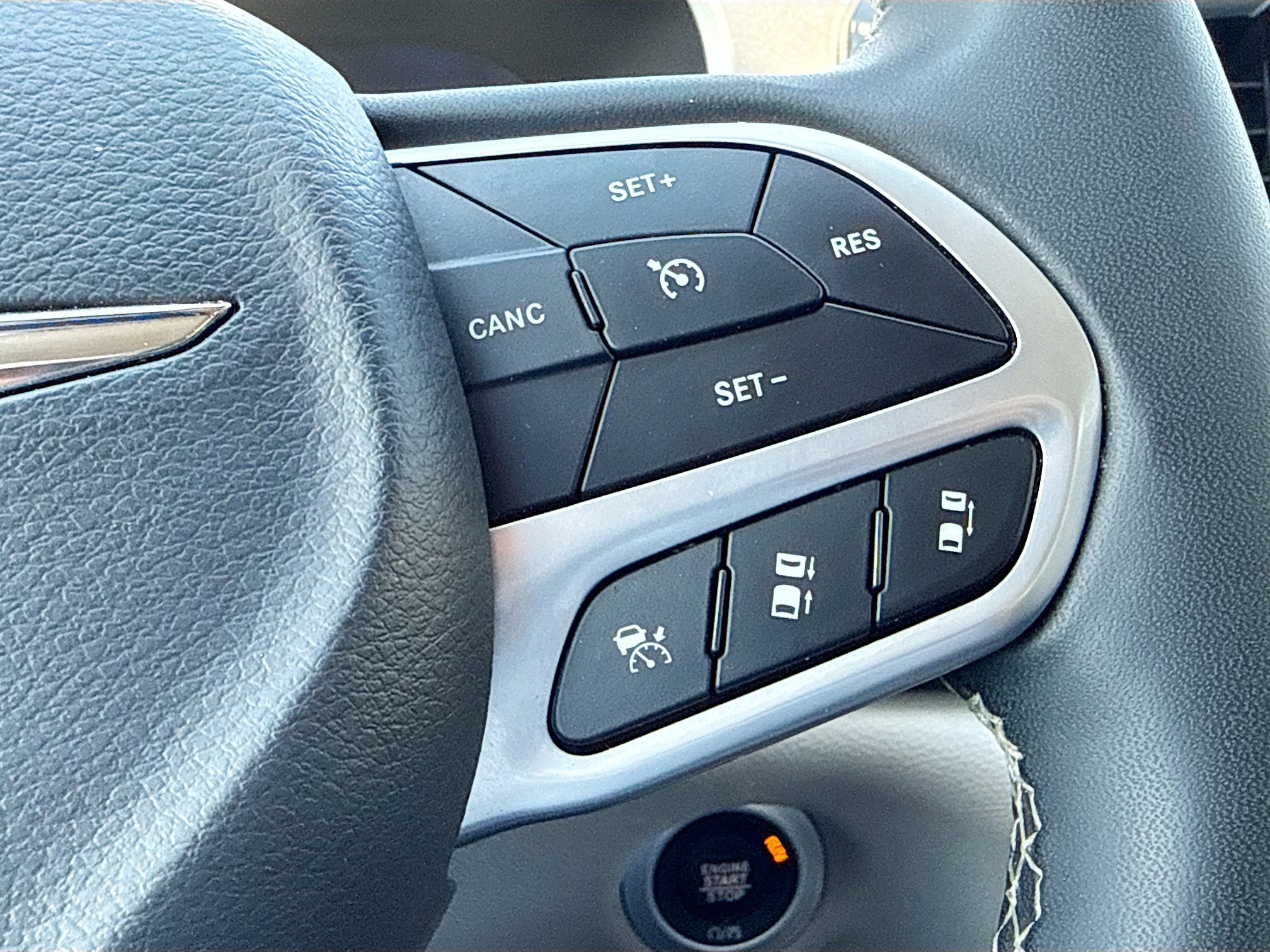 Used 2024 Chrysler Pacifica Touring-L FWD image 38